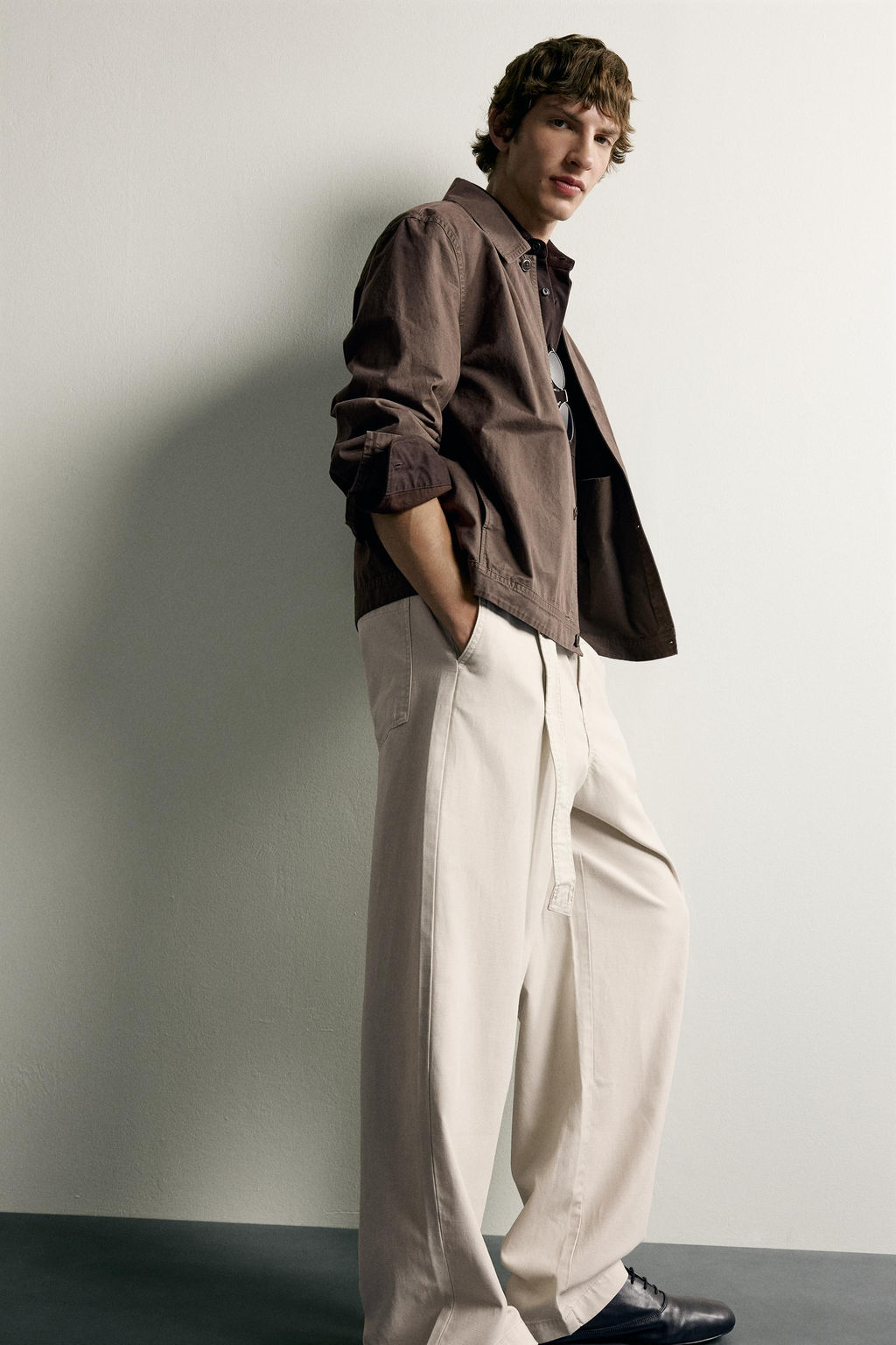 PANTAL?N RELAXED FIT PLIEGUES CINTUR?N / Gris claro - Zara фото 6
