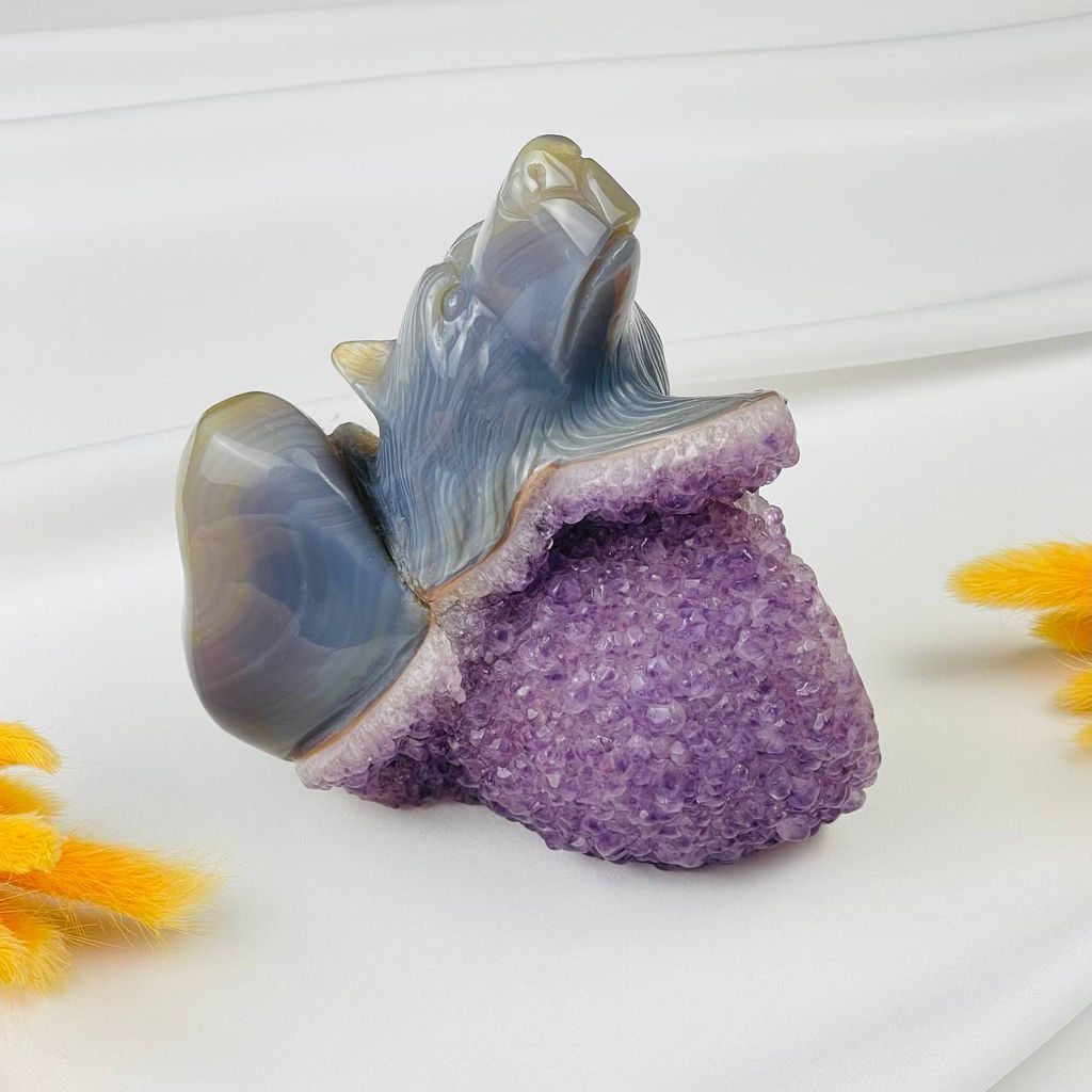 Волк резной из камня Агат серый с аметистовой жеодой - Радуга самоцветов фото 2