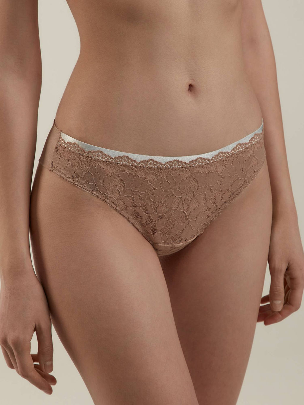 CONTE Трусы танга со средней линией талии NYMPHE TP6045 капучино