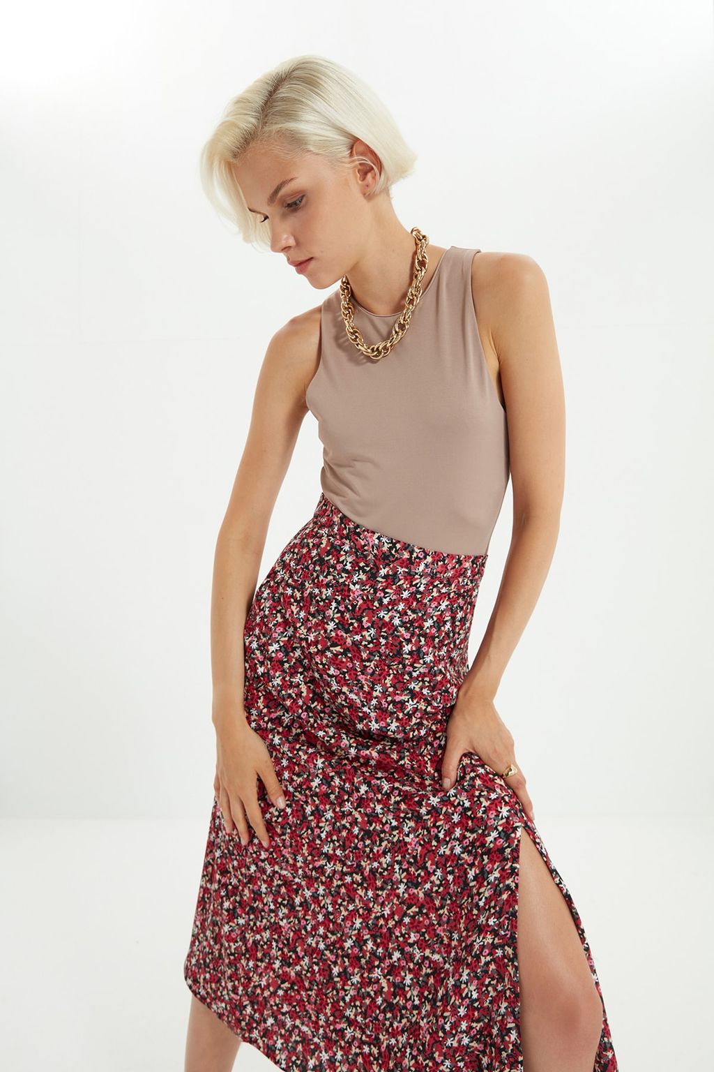 Cok Renkli Y?rtmac Detayl? Cicek Desenli Viskon Kumasl? Midi Dokuma Etek TWOSS20ET0230