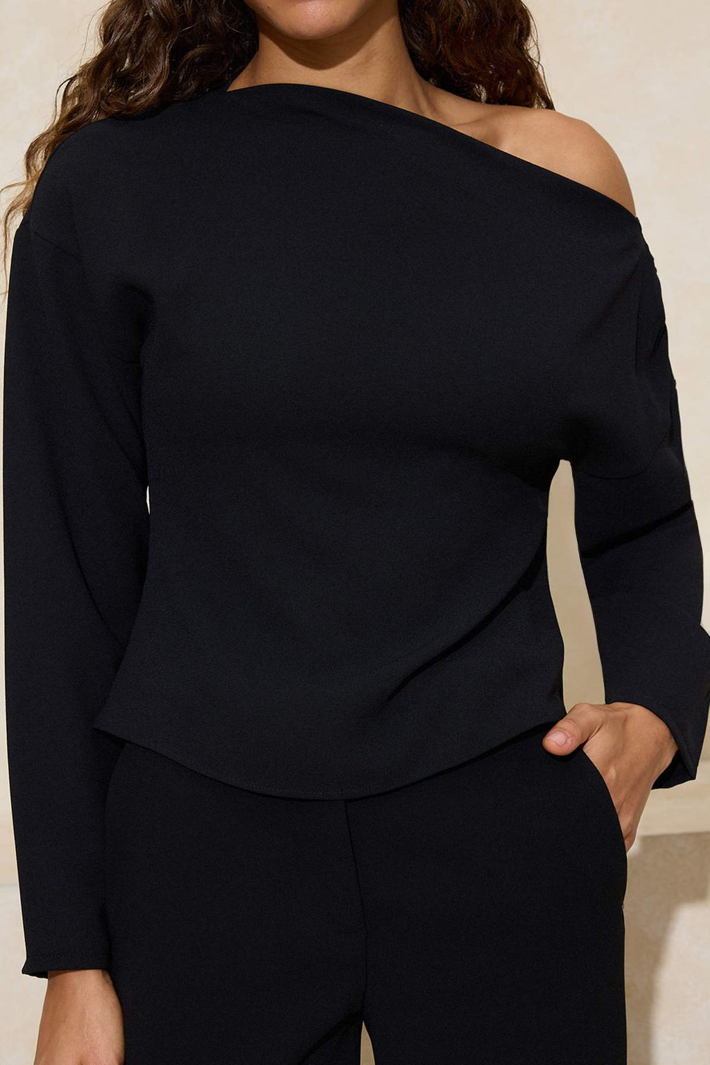 Siyah Kay?k Yaka Dar Kal?p Krep Dokuma Bluz TWOSS26BZ00089