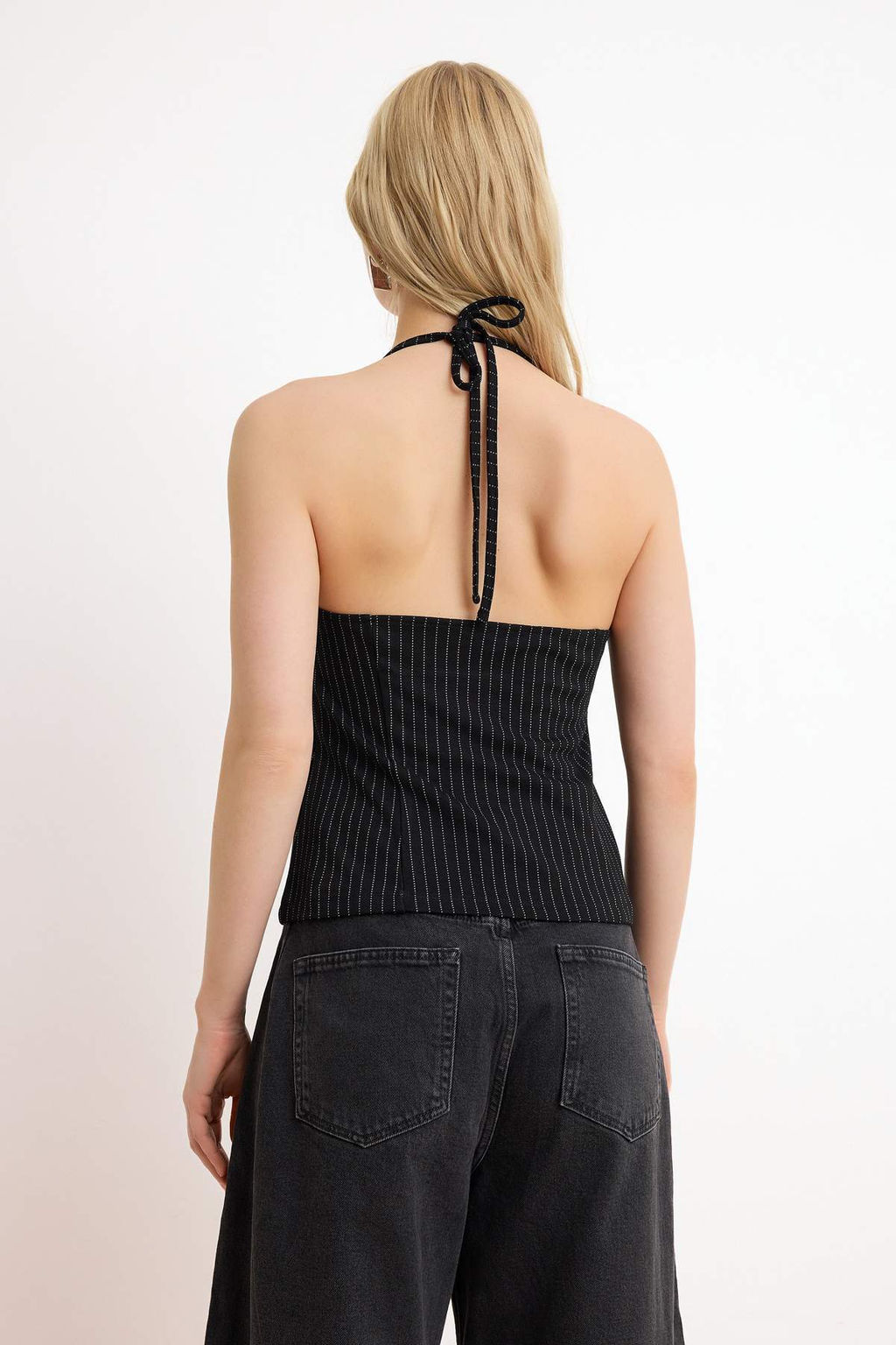 Siyah Cizgili Fitted/Vucuda Oturan Havuz Yaka Ince Ask?l? Kolsuz Interlok Orme Bluz TWOSS26BZ00372 - Trendyolmilla фото 4