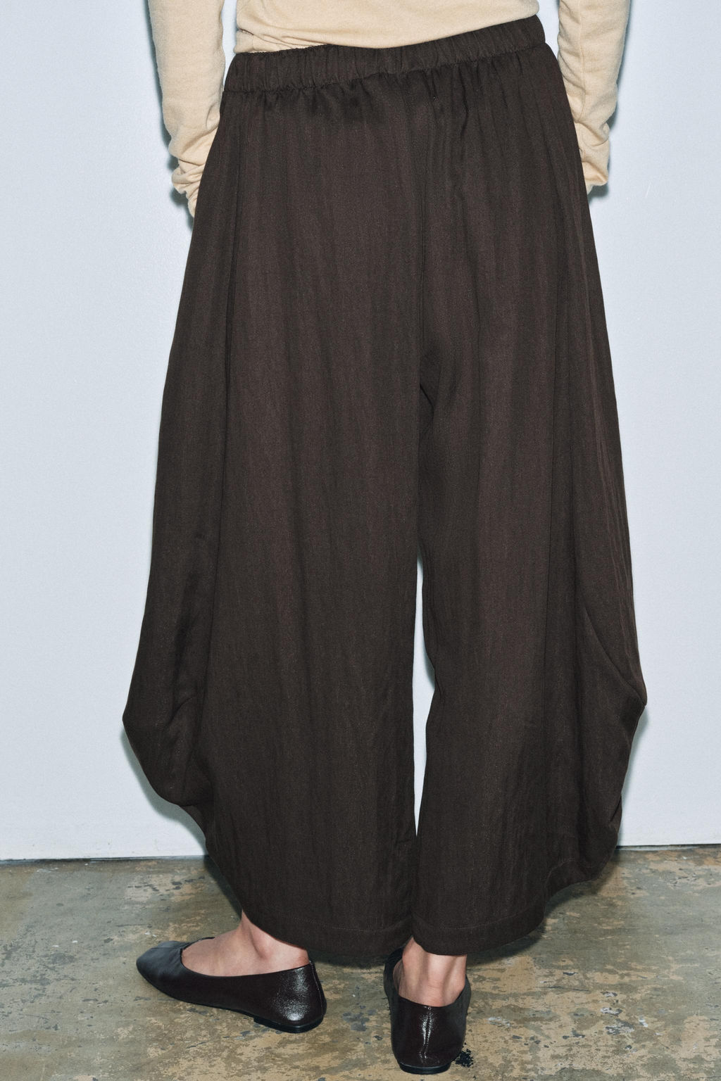 ZW COLLECTION TEXTURED VOLUME TROUSERS - Zara фото 10