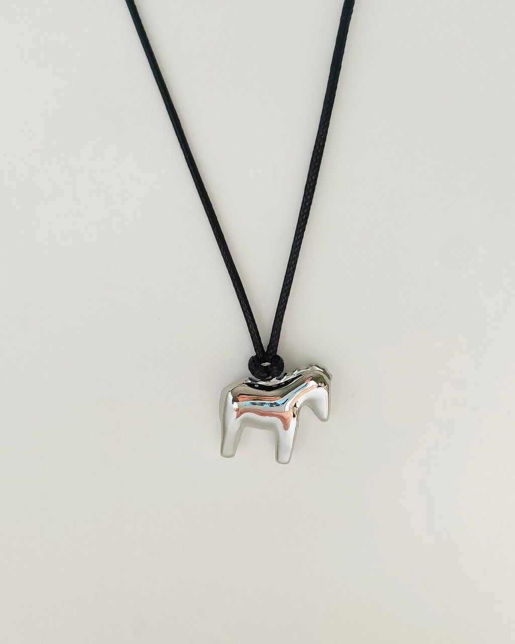 Подвеска на шнурке