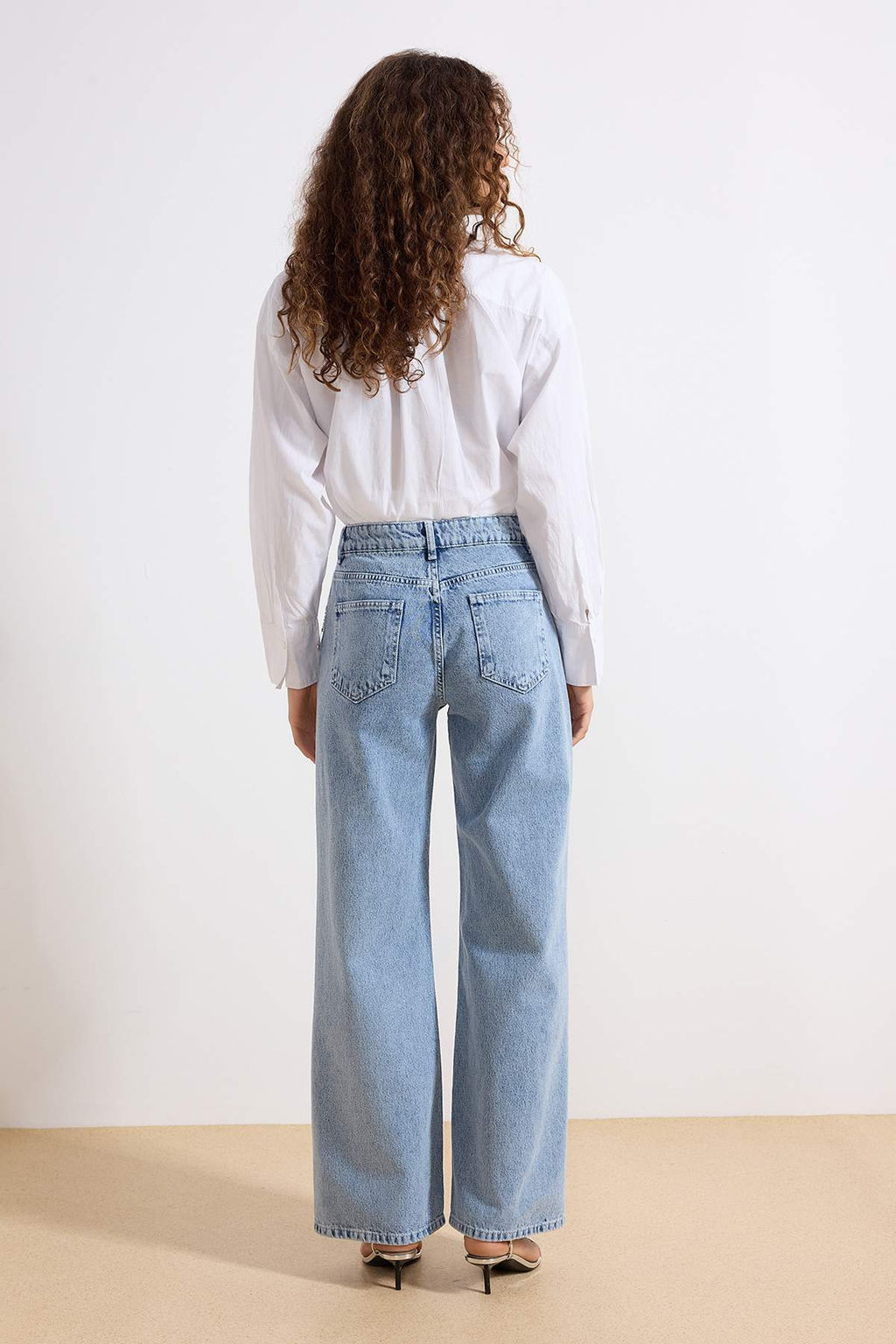 Mavi Tasl? Aksesuar Detayl? Yuksek Bel Wide Leg Jeans TWOSS23JE00204 - Trendyolmilla фото 11