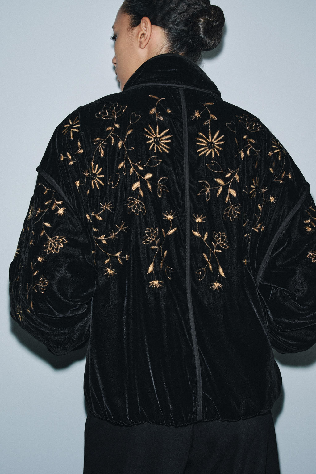 EMBROIDERED VELVET PUFFER JACKET - Zara фото 3