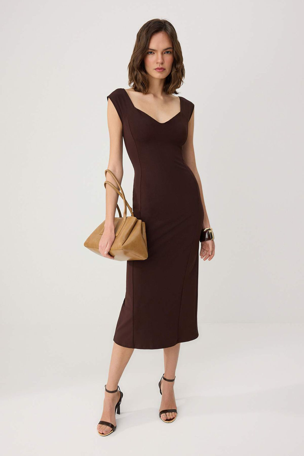 Kahverengi Bodycon Kalp Yaka Kal?n Ask?l? Kolsuz Midi Poliamid Orme Elbise TWOSS26EL00633