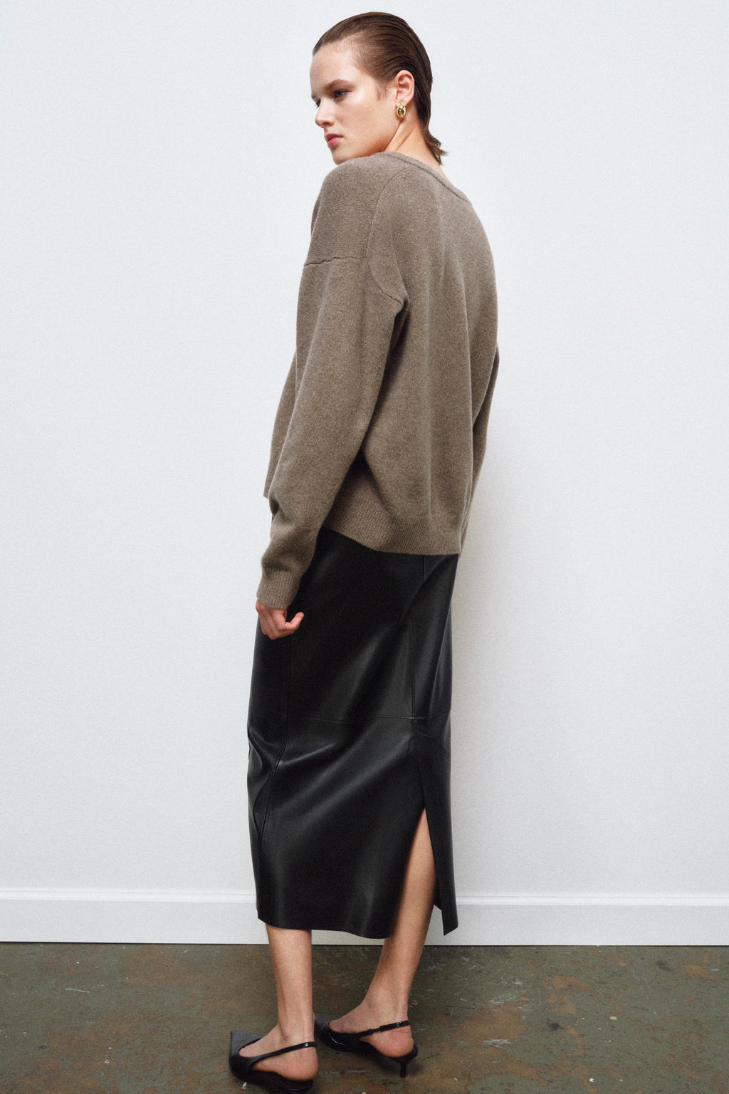 CASHMERE AND WOOL V-NECK JUMPER - Zara фото 6