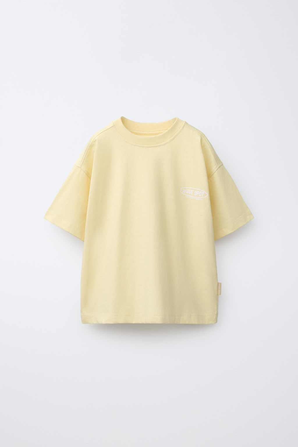 CONJUNTO CAMISETA Y BERMUDA TEXTO / Amarillo claro