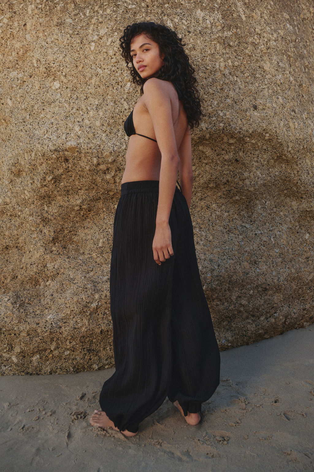 Pantal?n efecto arrugado con cord?n de ajuste - H&m фото 3