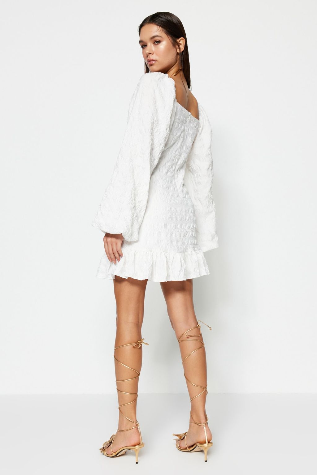 TRENDYOLMILLA Bridal Ekru Vucuda Oturan Dokulu Astarl? Dokuma K?sa Dugun/Nikah S?k Abiye Elbise TPRSS23EL00024  фото 14