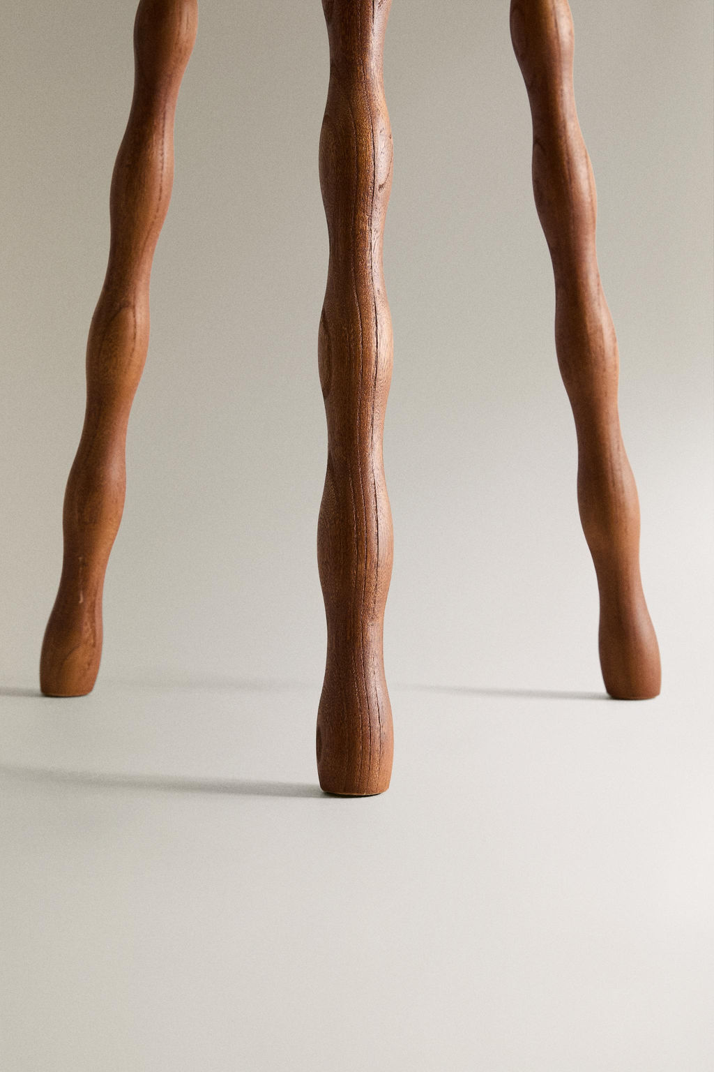 ELM WOOD STOOL - Zara фото 5