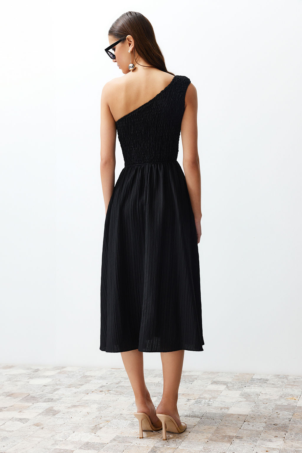 Siyah Belden Ac?lan Ust Bedeni Gipeli Tek Omuz Midi Dokuma Elbise TWOSS23EL01830