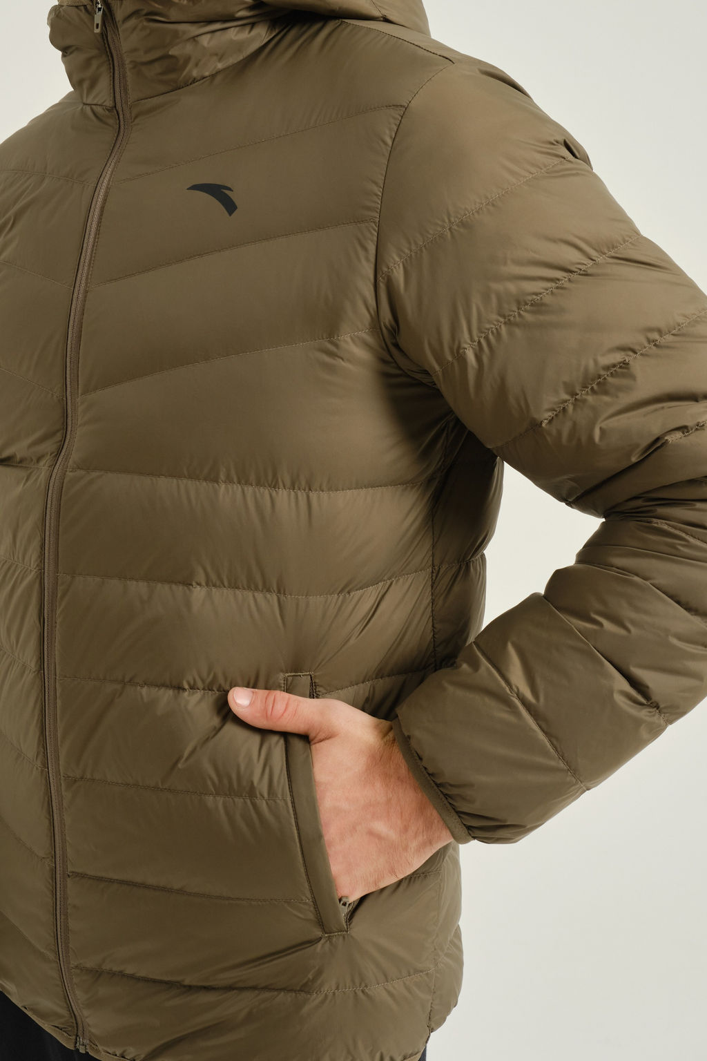 Пуховик лёгкий с капюшоном Темно-зеленый