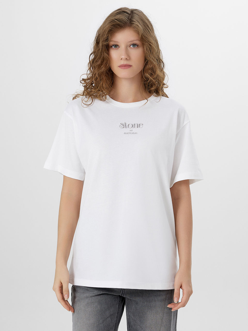 Футболка женская белая с надписью Stone all natural - Mark formelle фото 2