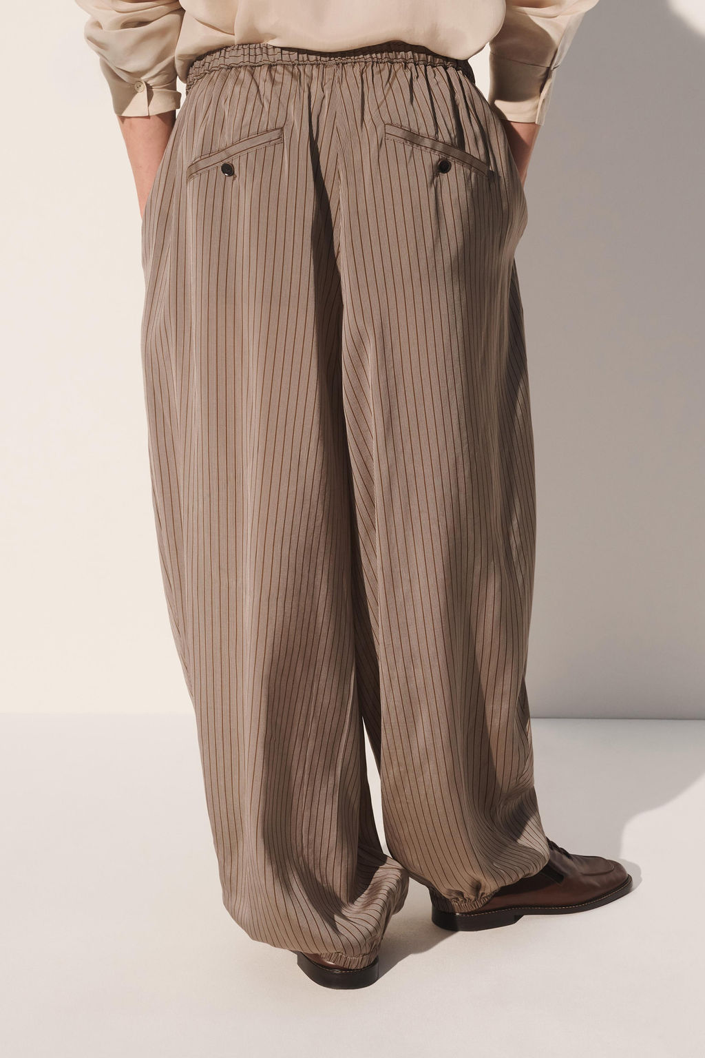 PANTAL?N BALLOON FIT RAYAS VISCOSA - CUPRO / rayas - Zara фото 4