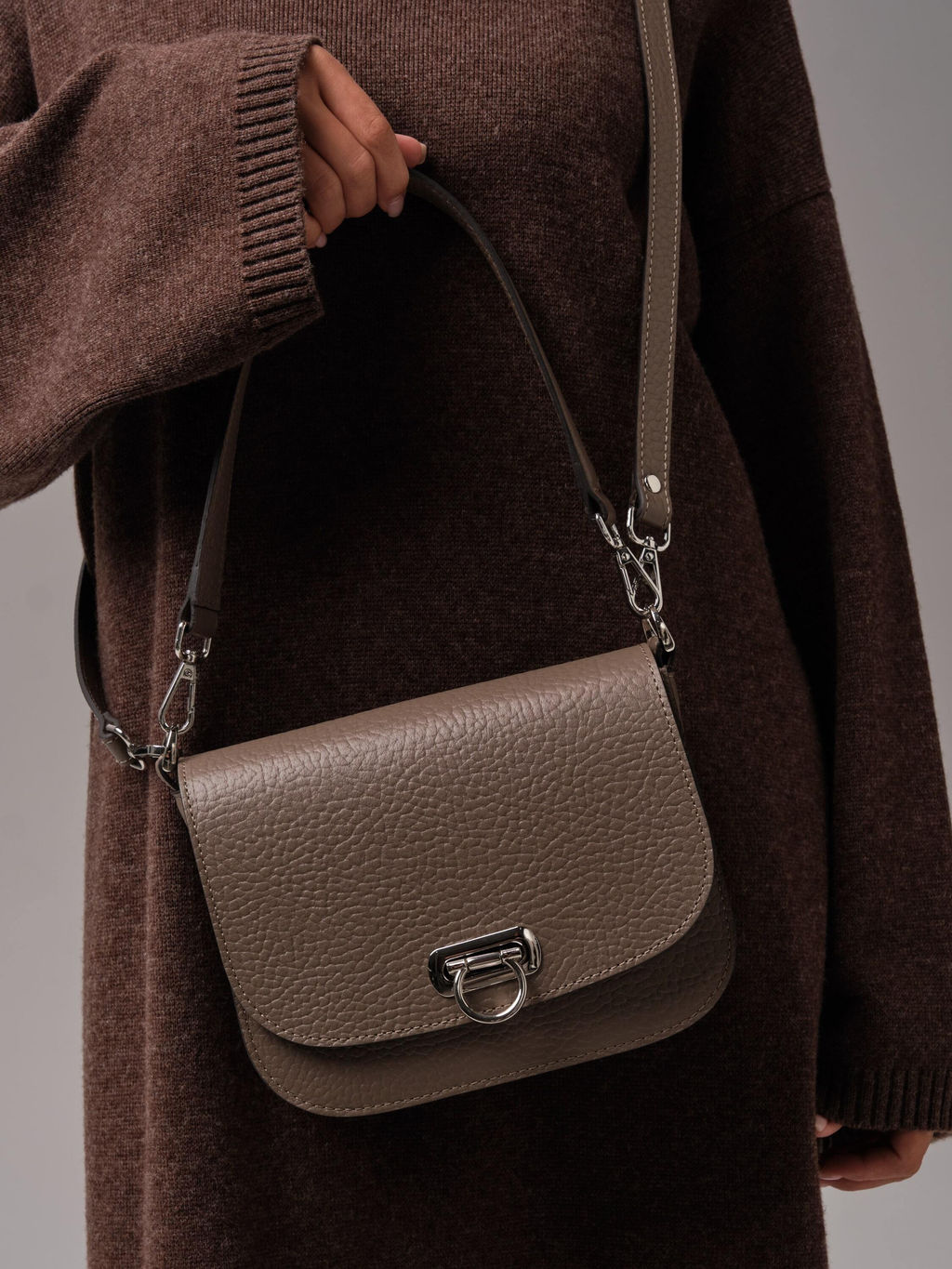 Сумка кожаная Azaro 30741 тауп соло