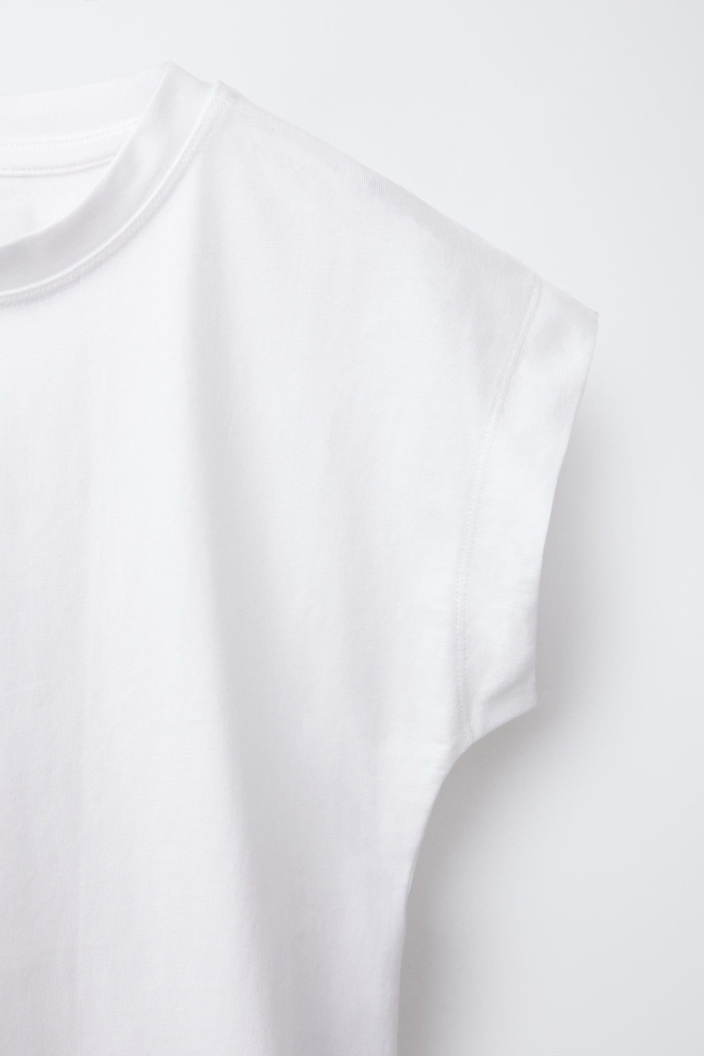 PLAIN T-SHIRT WITH TAB DETAIL - Zara фото 4