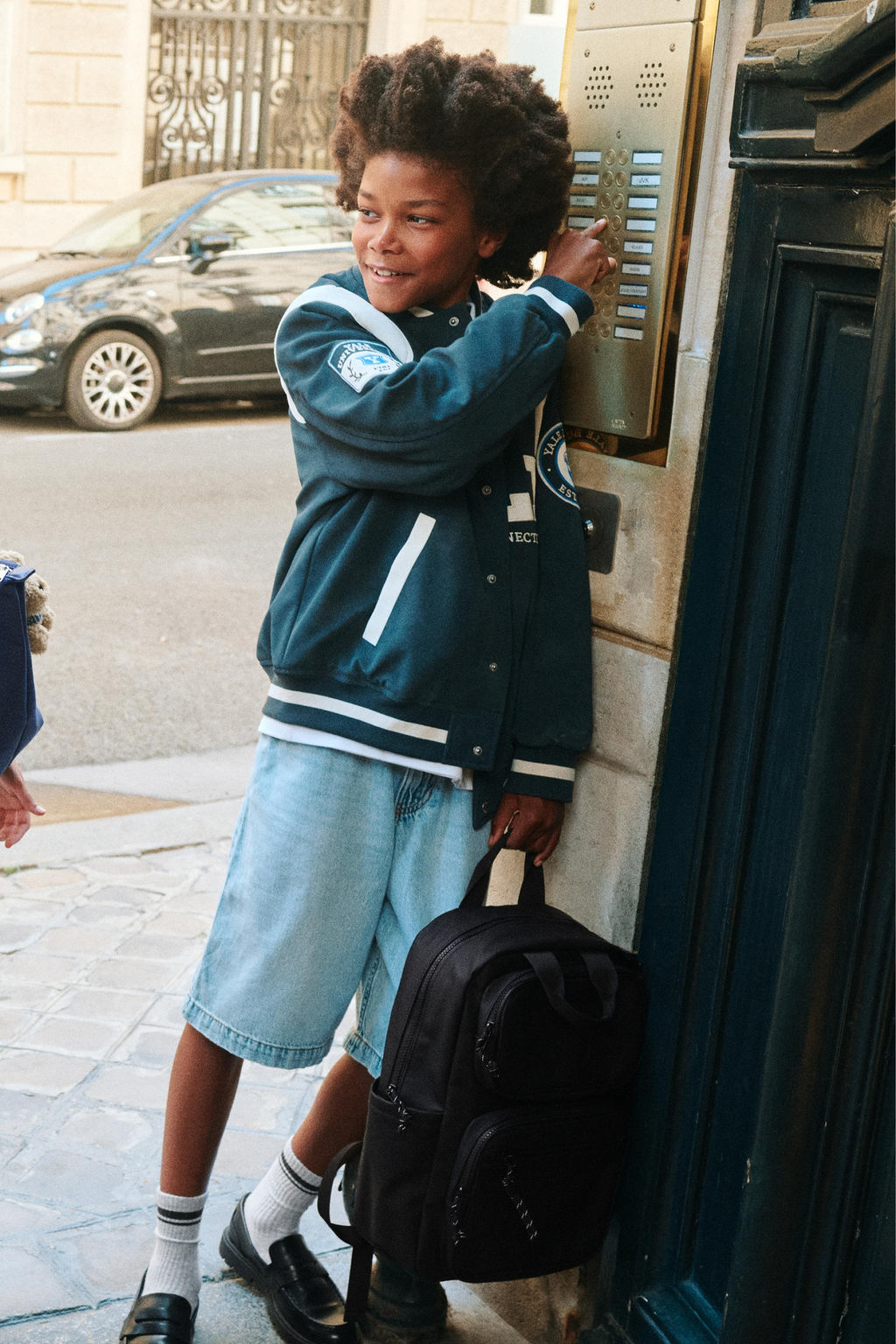 MOCAS?N COLEGIAL / Negro