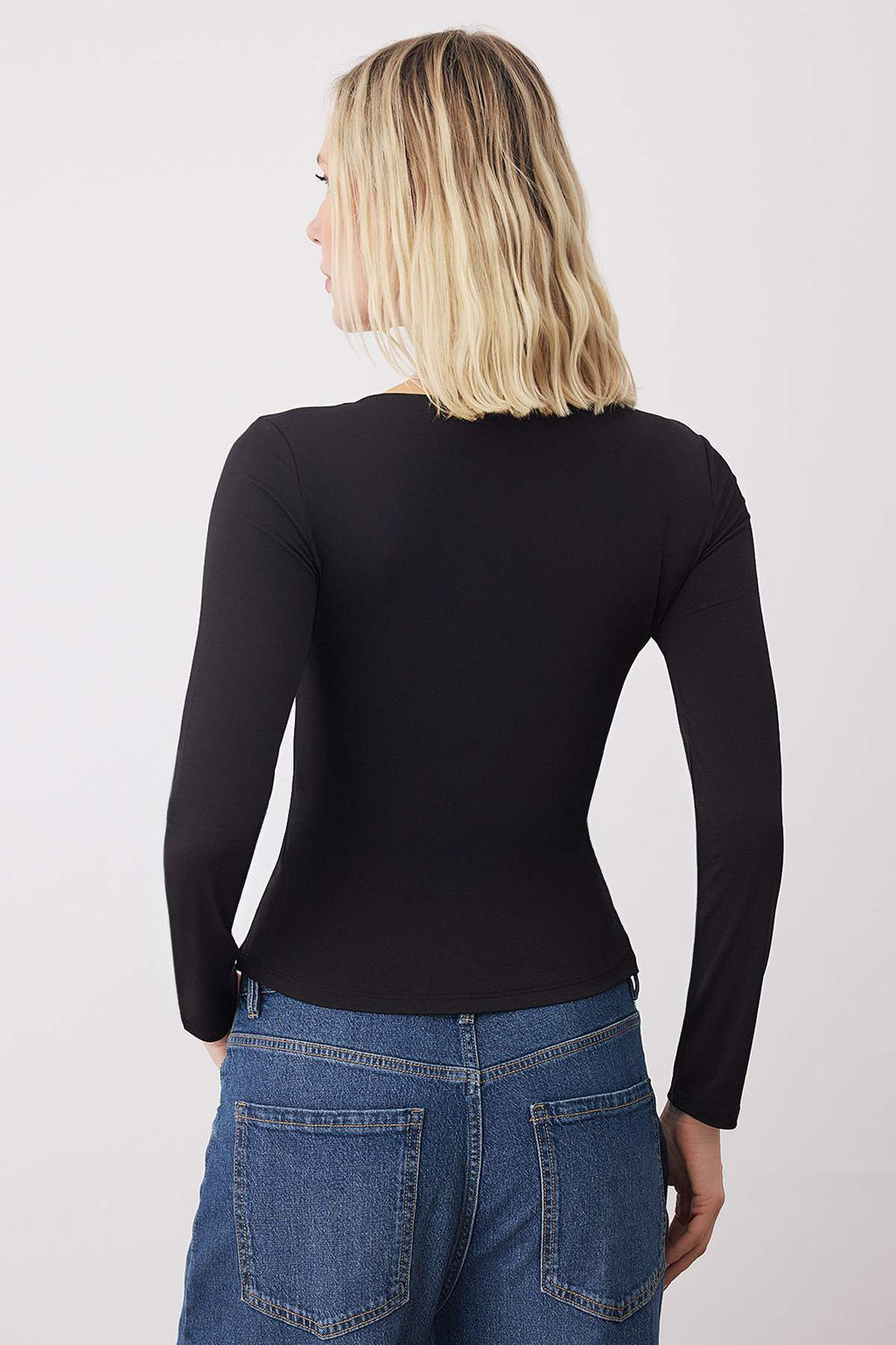 Siyah Fitted/Vucuda Oturan Buzgu/Drape Detayl? V Yaka Esnek Orme Bluz TWOAW26BZ00204 - Trendyolmilla фото 4