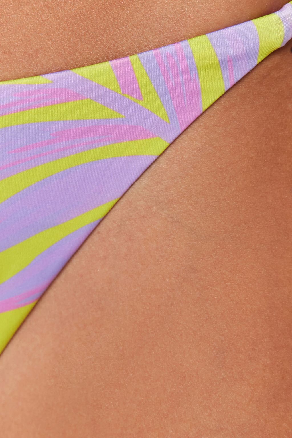 Soyut Desenli Baglamal? Normal Paca Bikini Alt? TBESS22BA0246