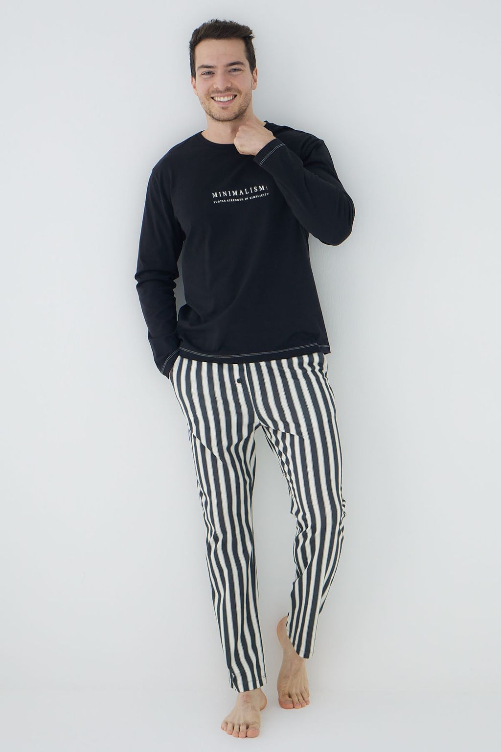 TRENDYOL MAN Siyah Regular Fit Cizgili Orme Pijama Tak?m? TMNAW25PT00068