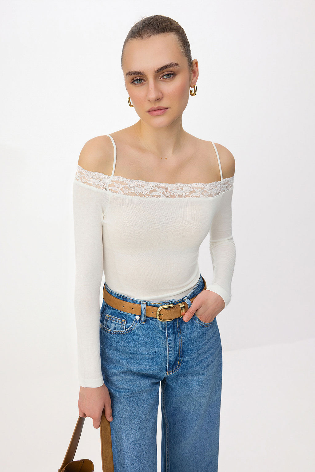 Ekru Duz Fitted Carmen Yaka Uzun Dantel Detayl? Premium Yumusak Orme Bluz TWOSS26BZ00704