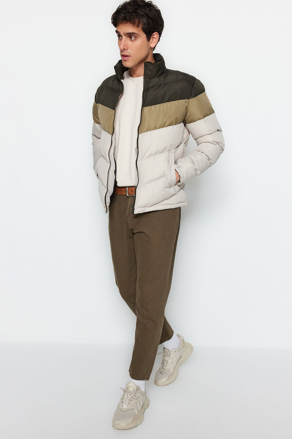 TRENDYOL MAN Siyah Regular Fit Ruzgara ve Suya Dayan?kl? Sisme K?sl?k Mont TMNAW22MO0166 - Trendyolmilla фото 11