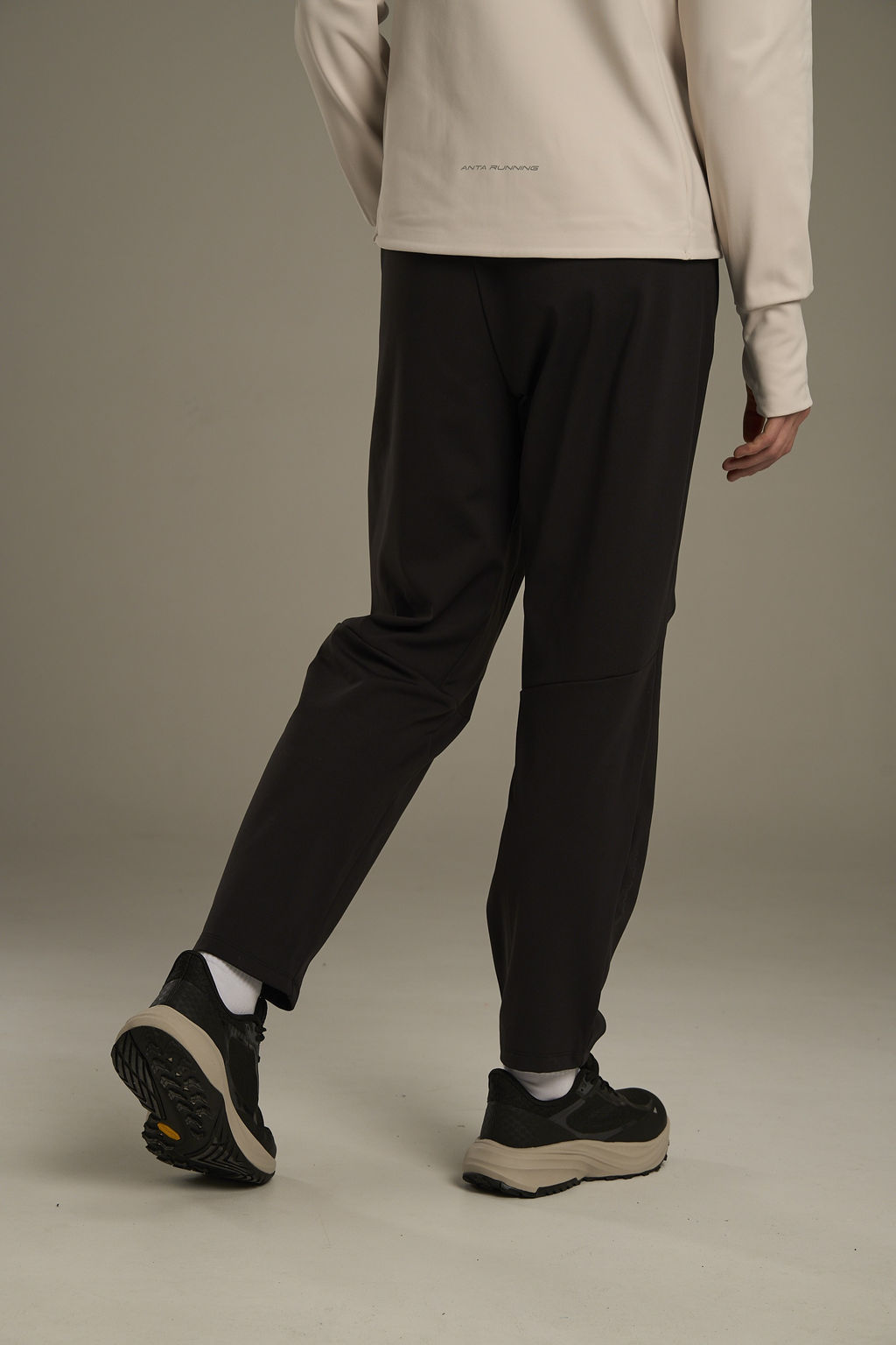 Брюки трикотажные утепленные Черный ANTA RUNNING Knit Track Pants