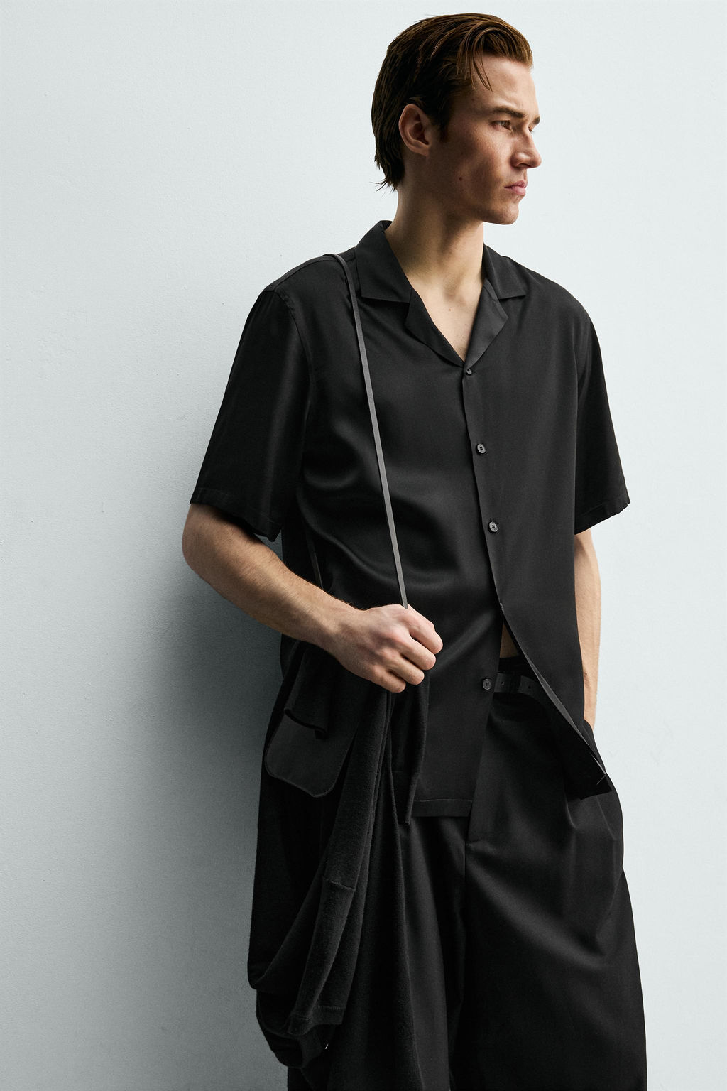 CAMISA SATINADA RELAXED FIT / Negro - Zara фото 6