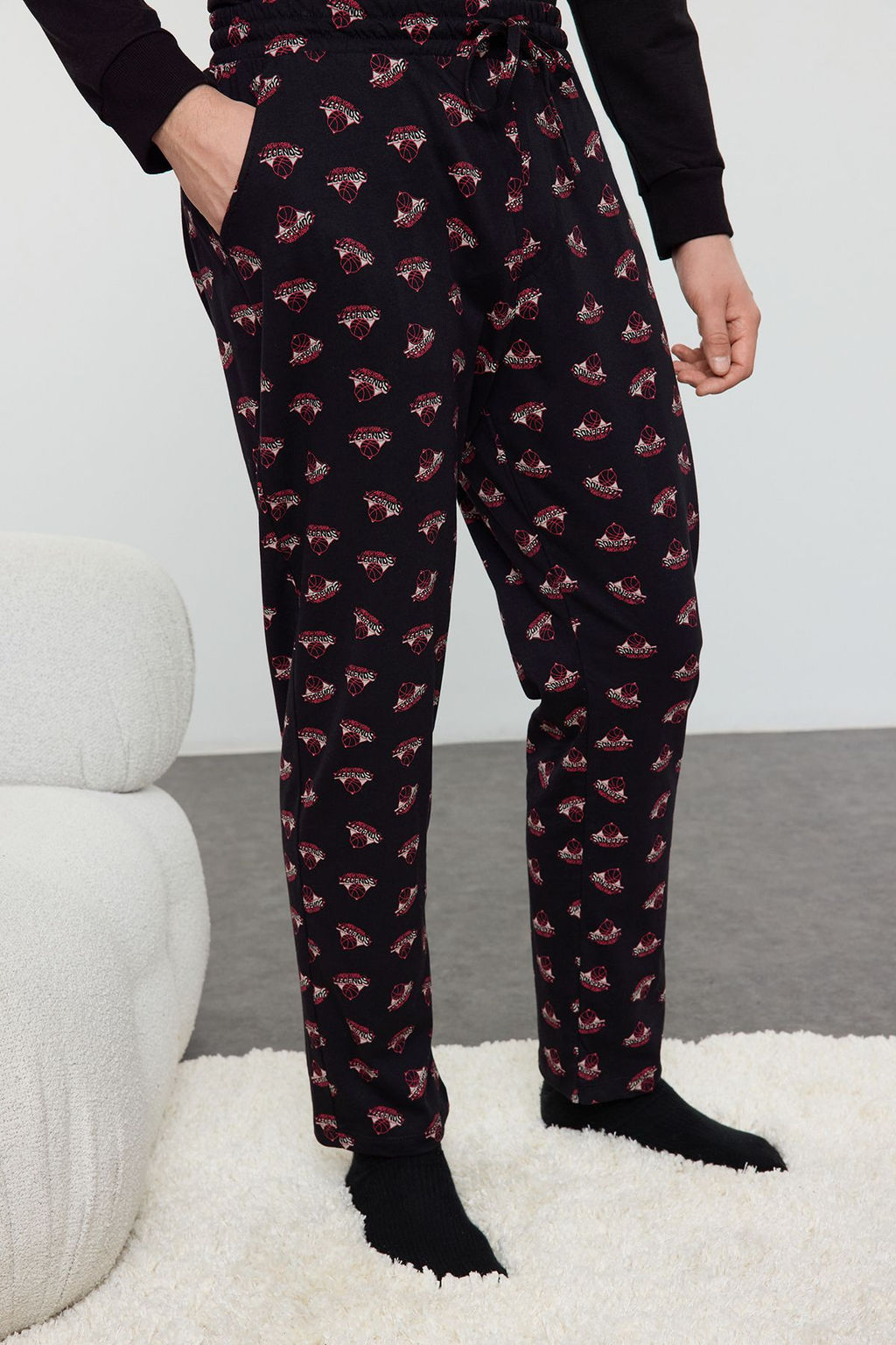 TRENDYOL MAN Siyah Regular Fit Bask?l? Etiketli Orme Pijama Tak?m? TMNAW25PT00012 - Trendyolmilla фото 5