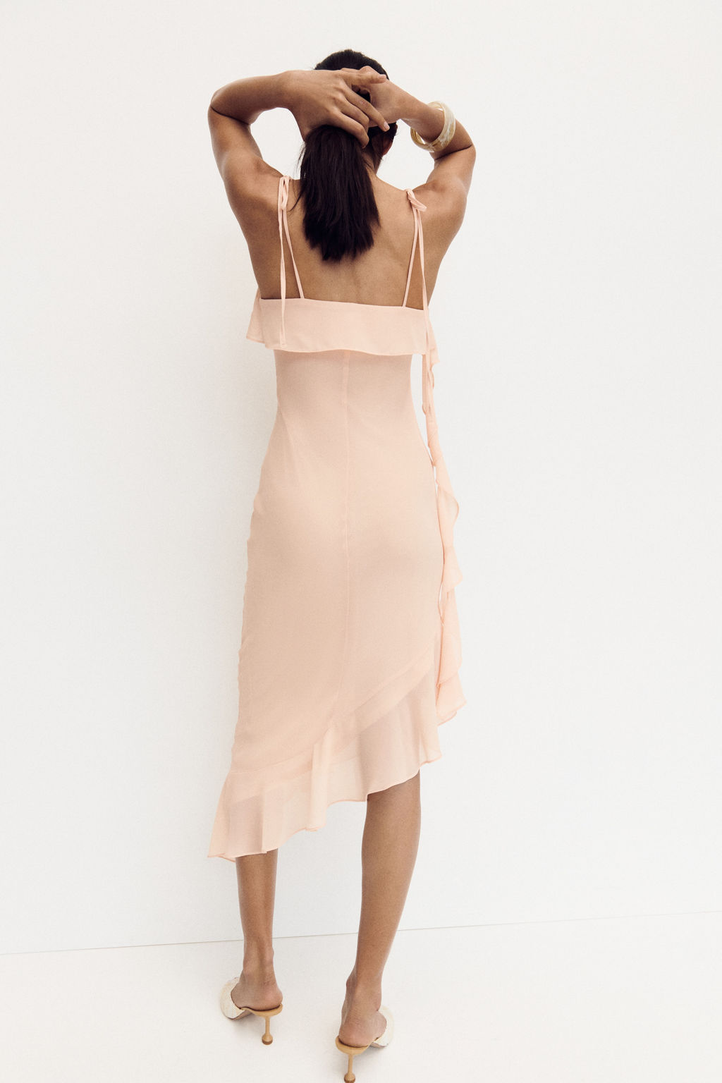 Vestido de volantes con tirantes de lazo - H&m фото 3
