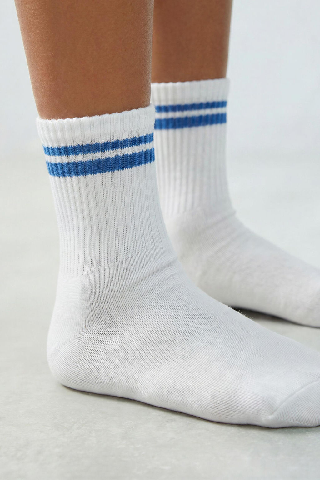 PACK TRES CALCETINES MEDIO RAYAS DEPORTIVAS / Blanco - Zara фото 3