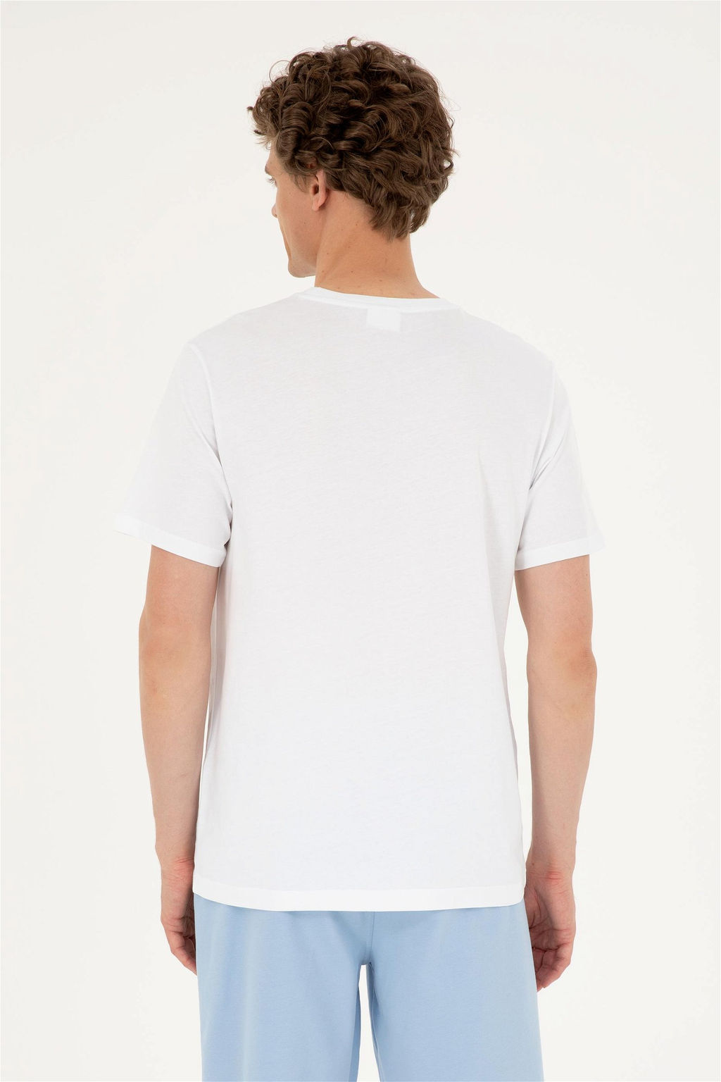 Мужская белая футболка Неожиданная скидка в корзине