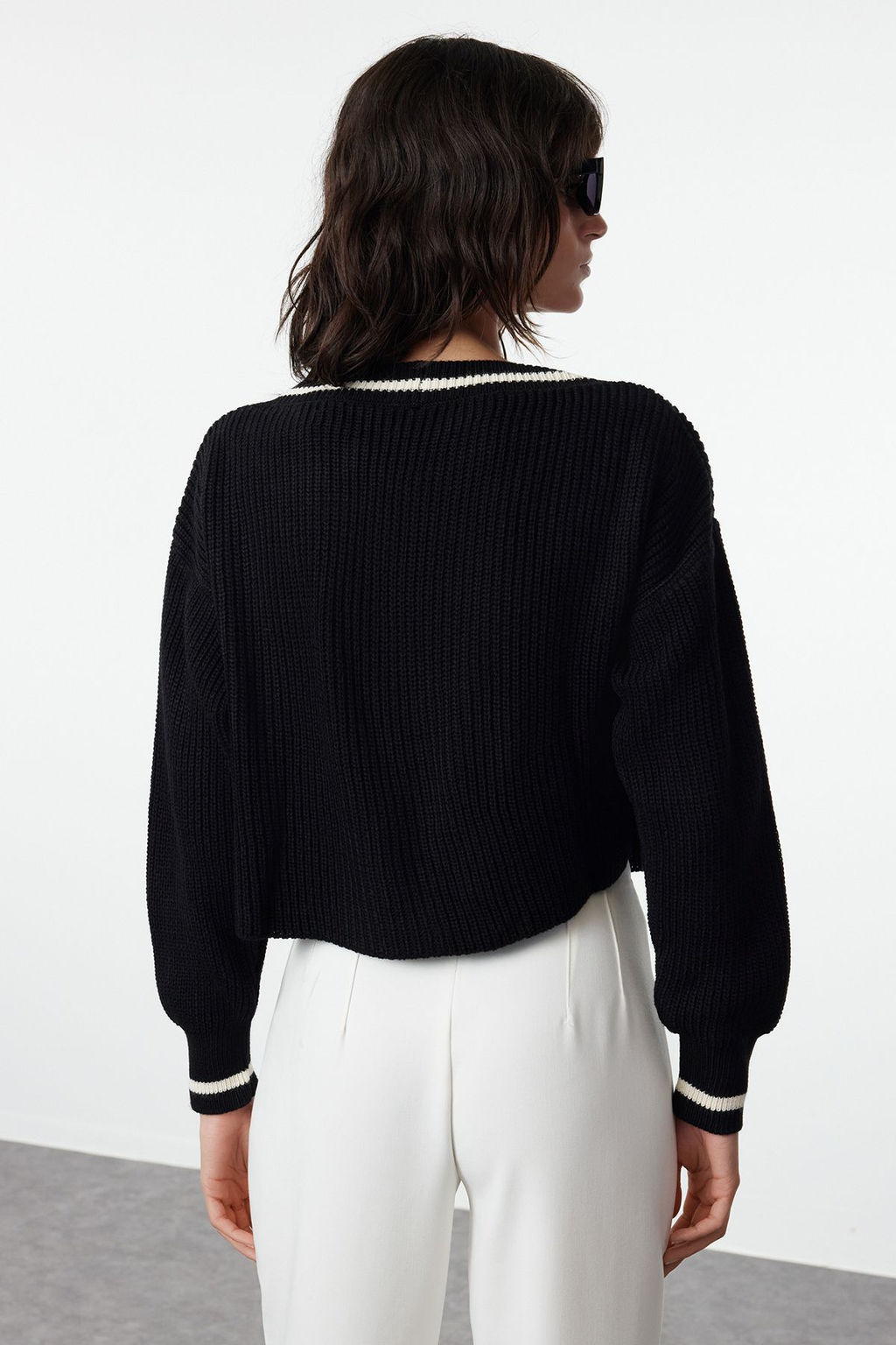 TRENDYOLMILLA Siyah Crop Renk Bloklu Triko H?rka TWOAW23HI00366 фото 5