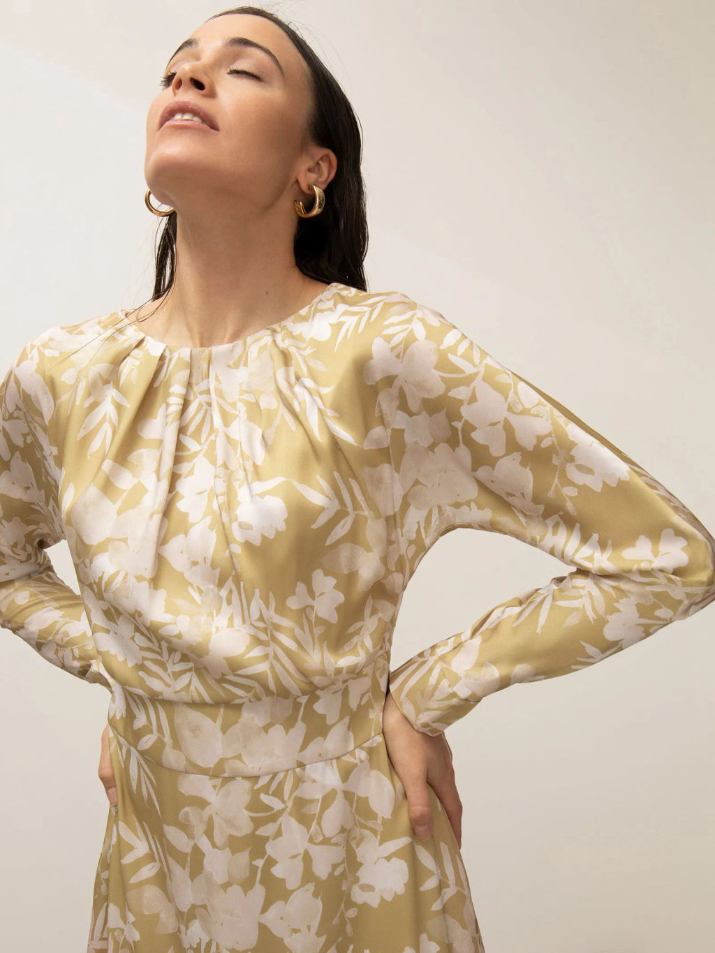 Платье приталенное с принтом цвет PL1192/biond - Emka фото 3