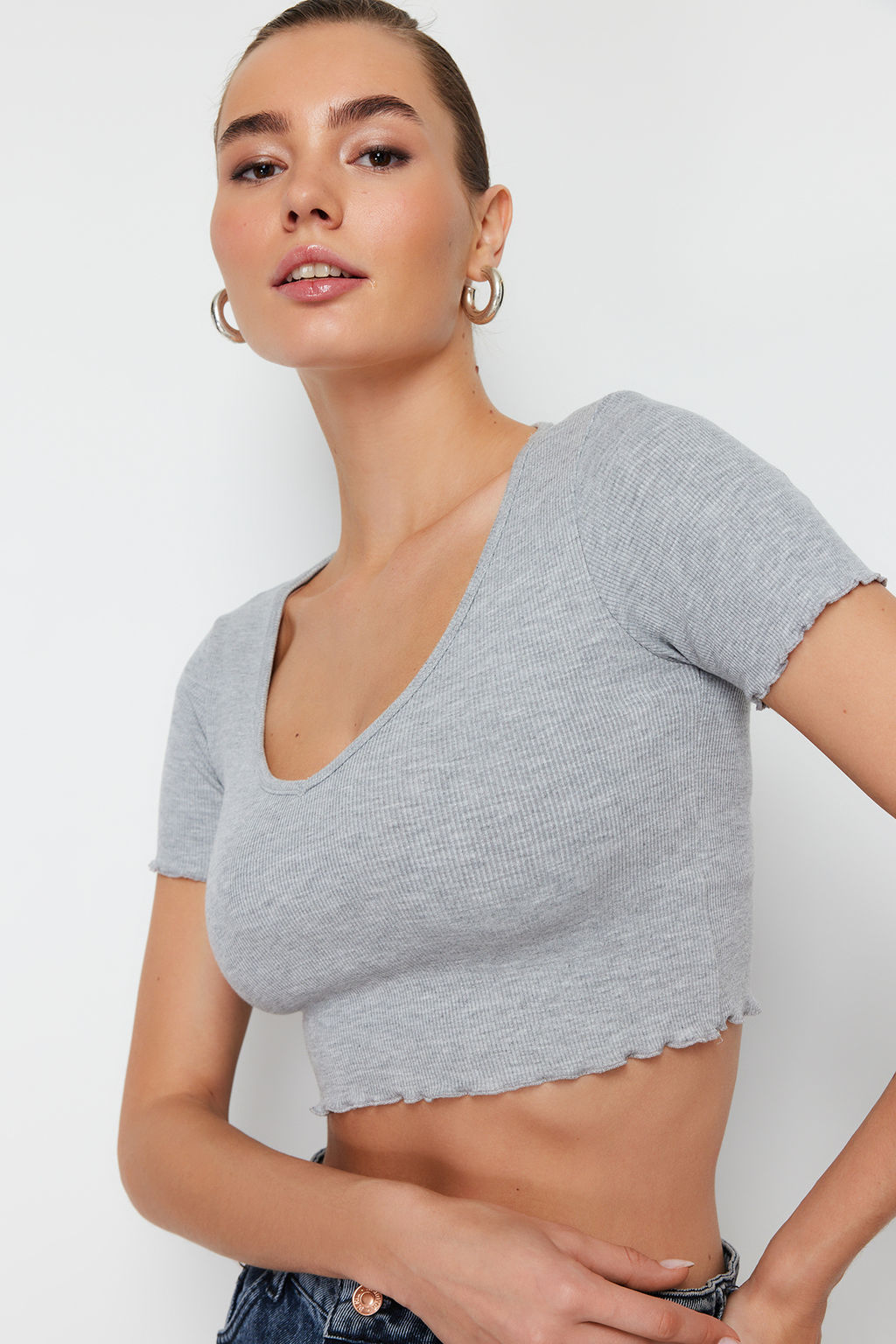 Siyah Havuz Yaka Baby Overlok Detayl? Crop Fitilli Esnek Orme Bluz TWOSS24BZ00197 - Trendyolmilla фото 11