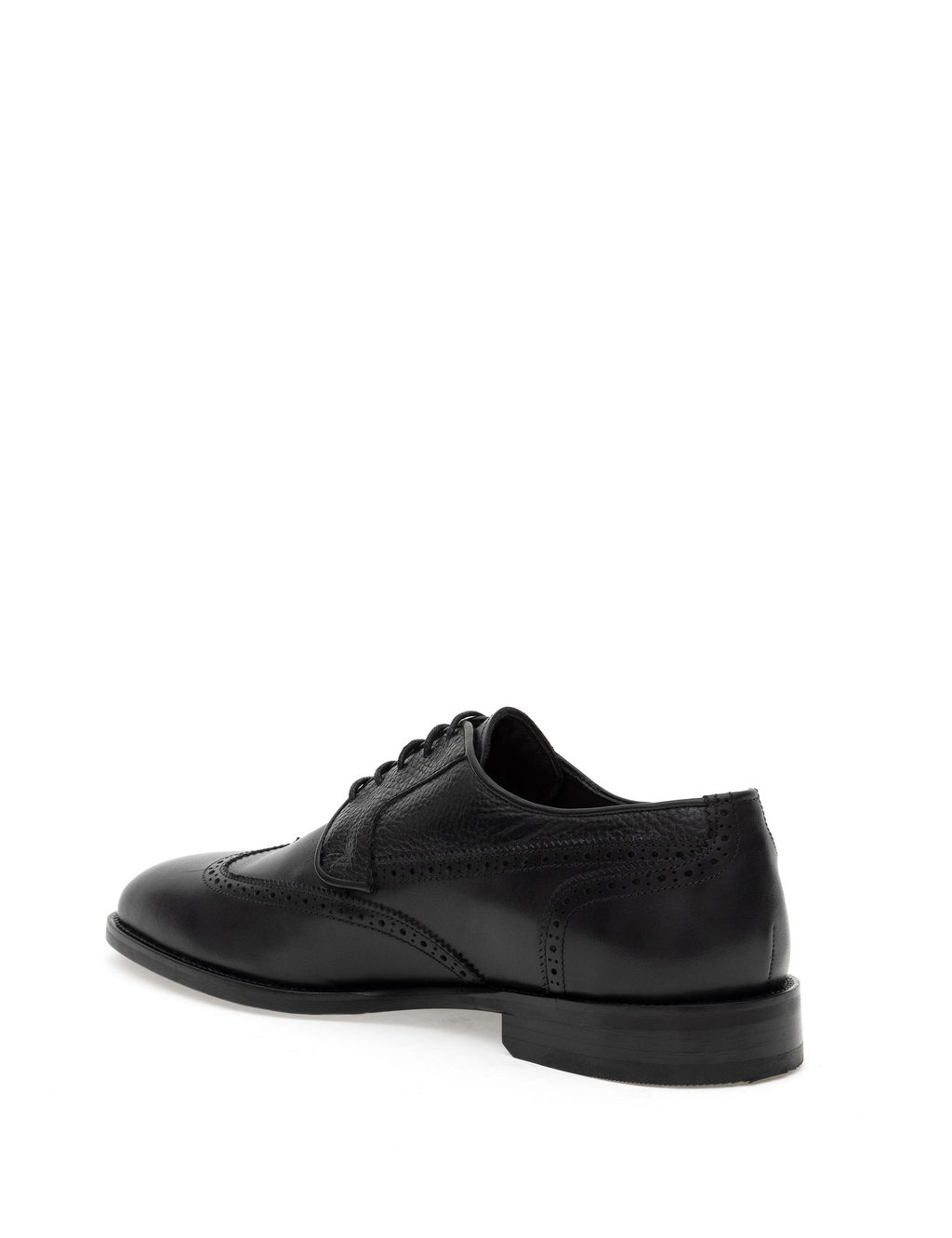 Черные классические туфли