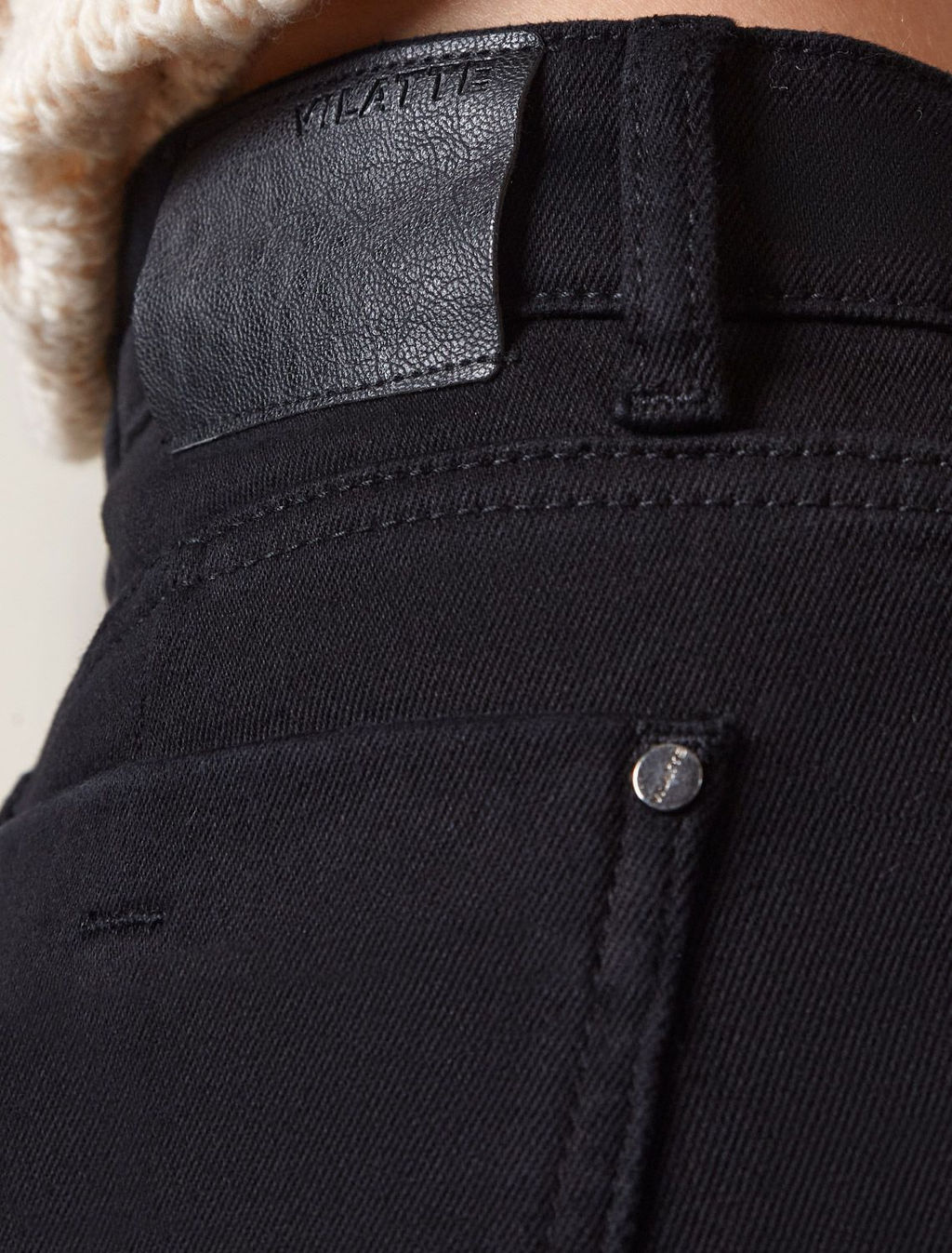 D54.083 Джинсы женские черный