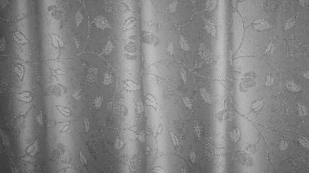 Скатерть арт. 13088/1/PB/120, СЕРЕБРИСТЫЕ ЛИСТОЧКИ, тефлоновая пропитка, размеры 120 см х 160 см