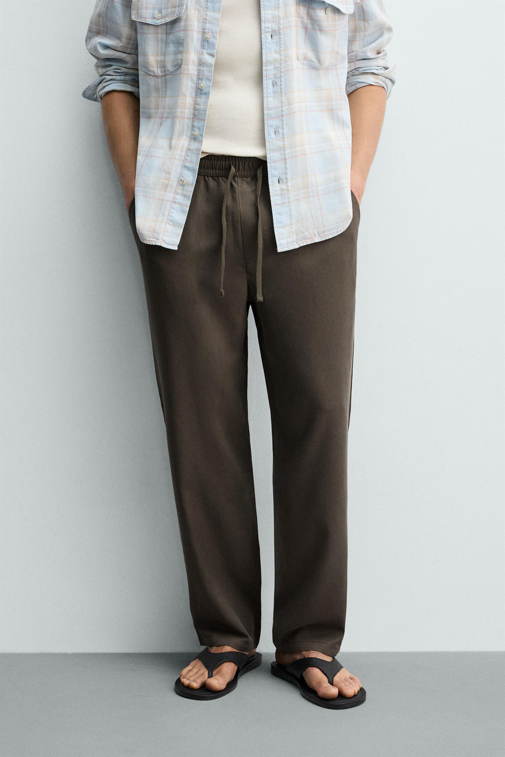 PANTAL?N FLUIDO RELAXED FIT / Marr?n / Topo