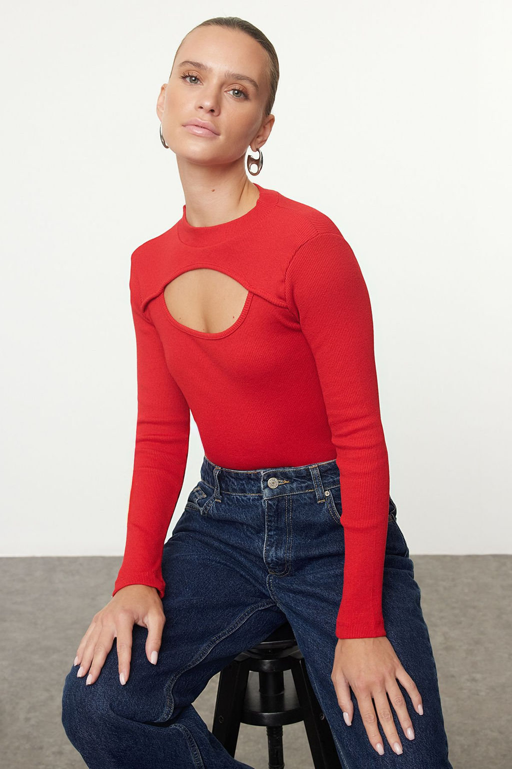 K?rm?z? Cut Out/Pencere Detayl? Bisiklet Yaka Fitilli Esnek Orme Bluz TWOAW21BZ0642 - Trendyolmilla фото 2