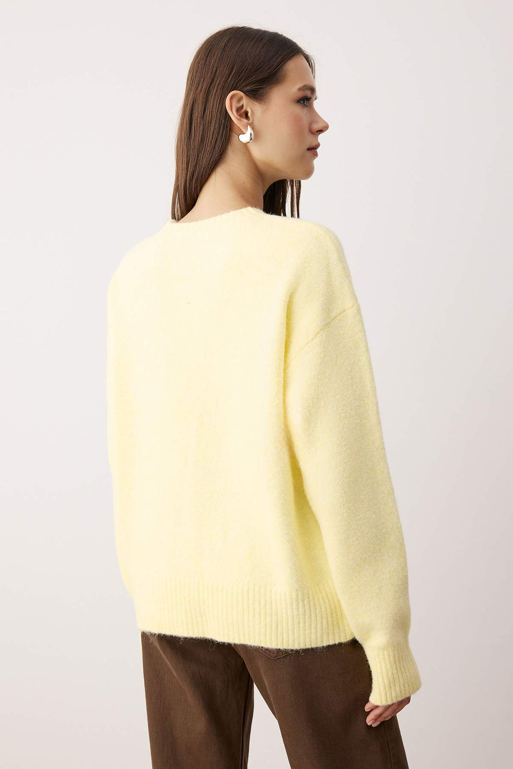 Wardrobe Essentials Sar? Yun Kar?s?ml? Tuylu Premium Iplik Genis Kal?p Triko Kazak | TWOAW26KZ00125