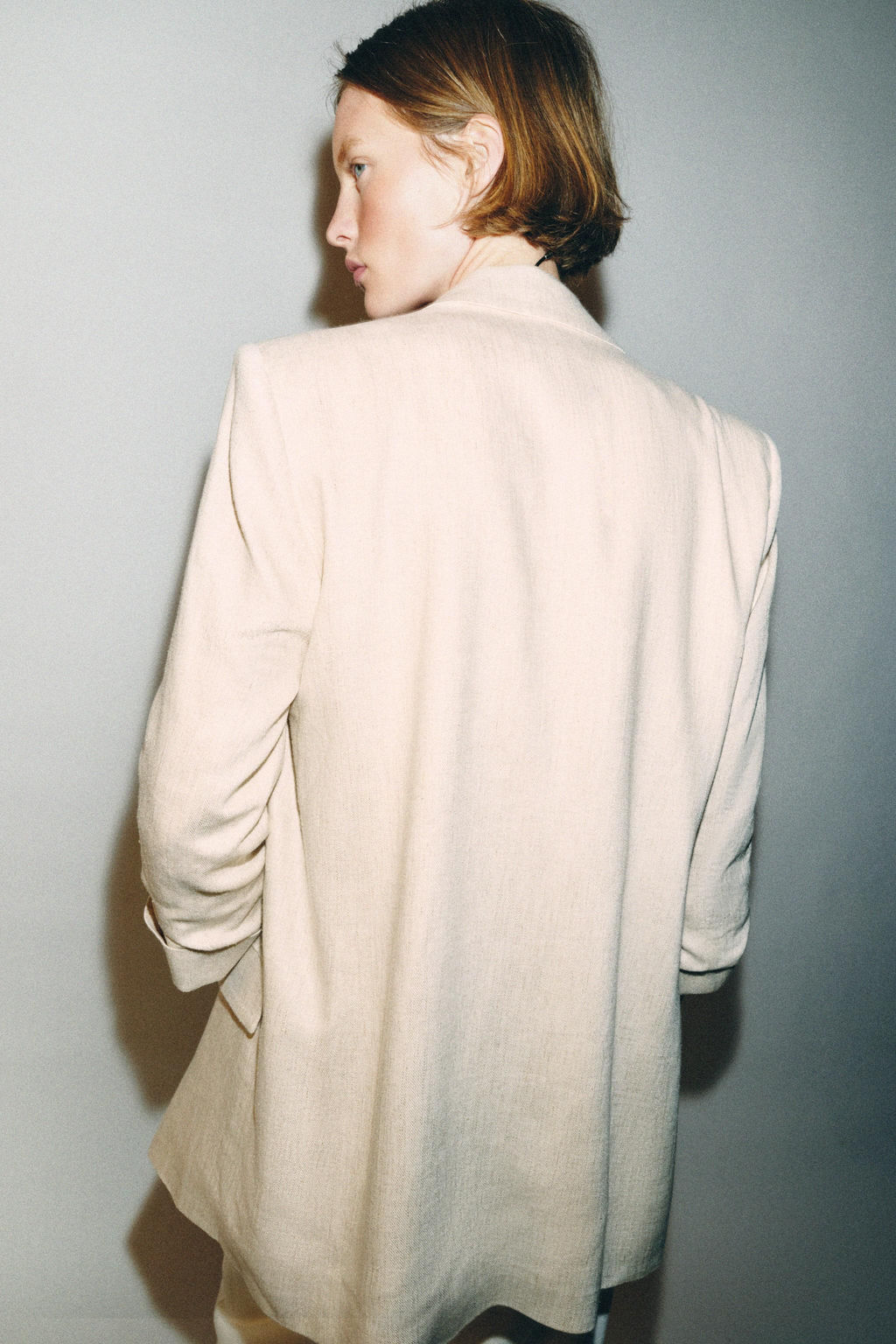 BLAZER ABIERTA MANGA REMANGADA / Beige claro - Zara фото 3