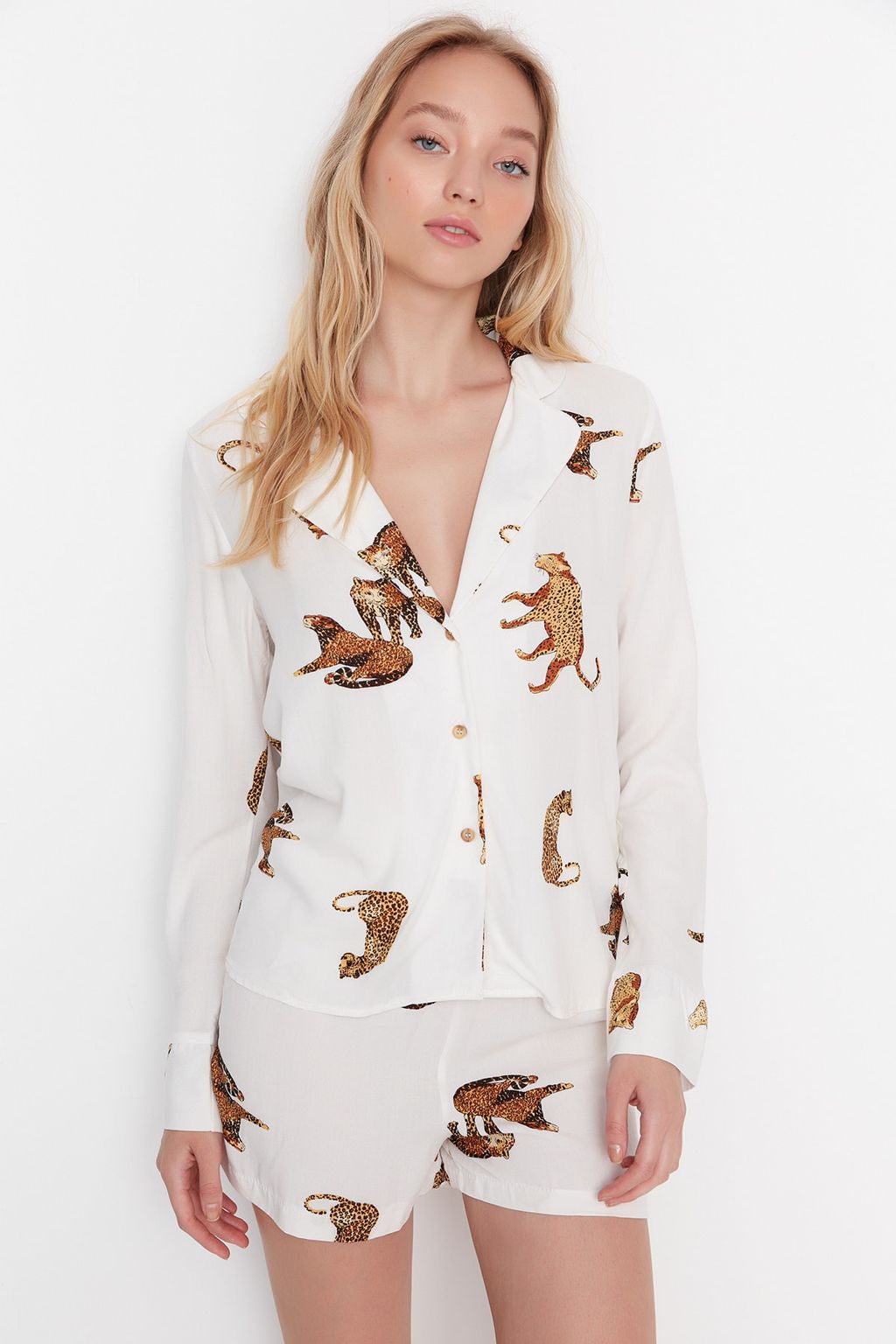 Trendyolmilla Ekru Kaplan Desenli Viskon Sortlu Dokuma Pijama Tak?m? THMAW21PT0340 фото 5