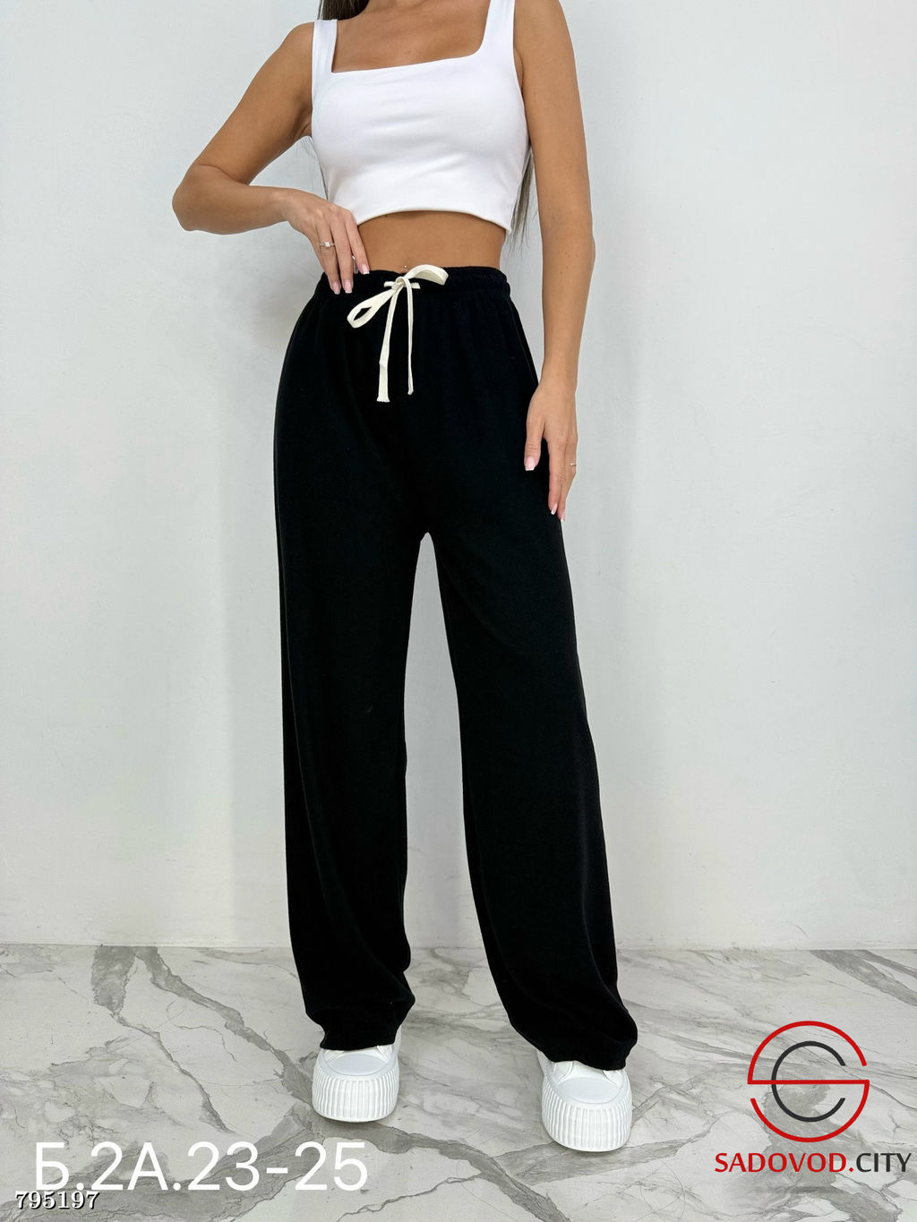 Широкие спортивные штаны