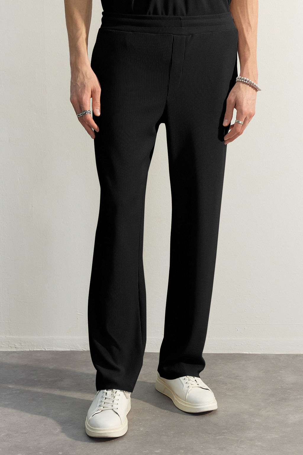 Siyah Straight Fit Dokulu Gizli Kordonlu Tek Parca Esofman Alt? TMNSS23EA00013