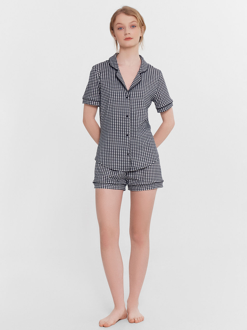 КОМПЛЕКТ ЖЕНСКИЙ (ЖАКЕТ, ШОРТЫ) черная клетка на белом 592478