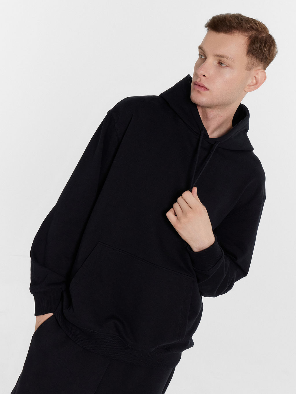 Худи мужское в черном цвете черный 121896