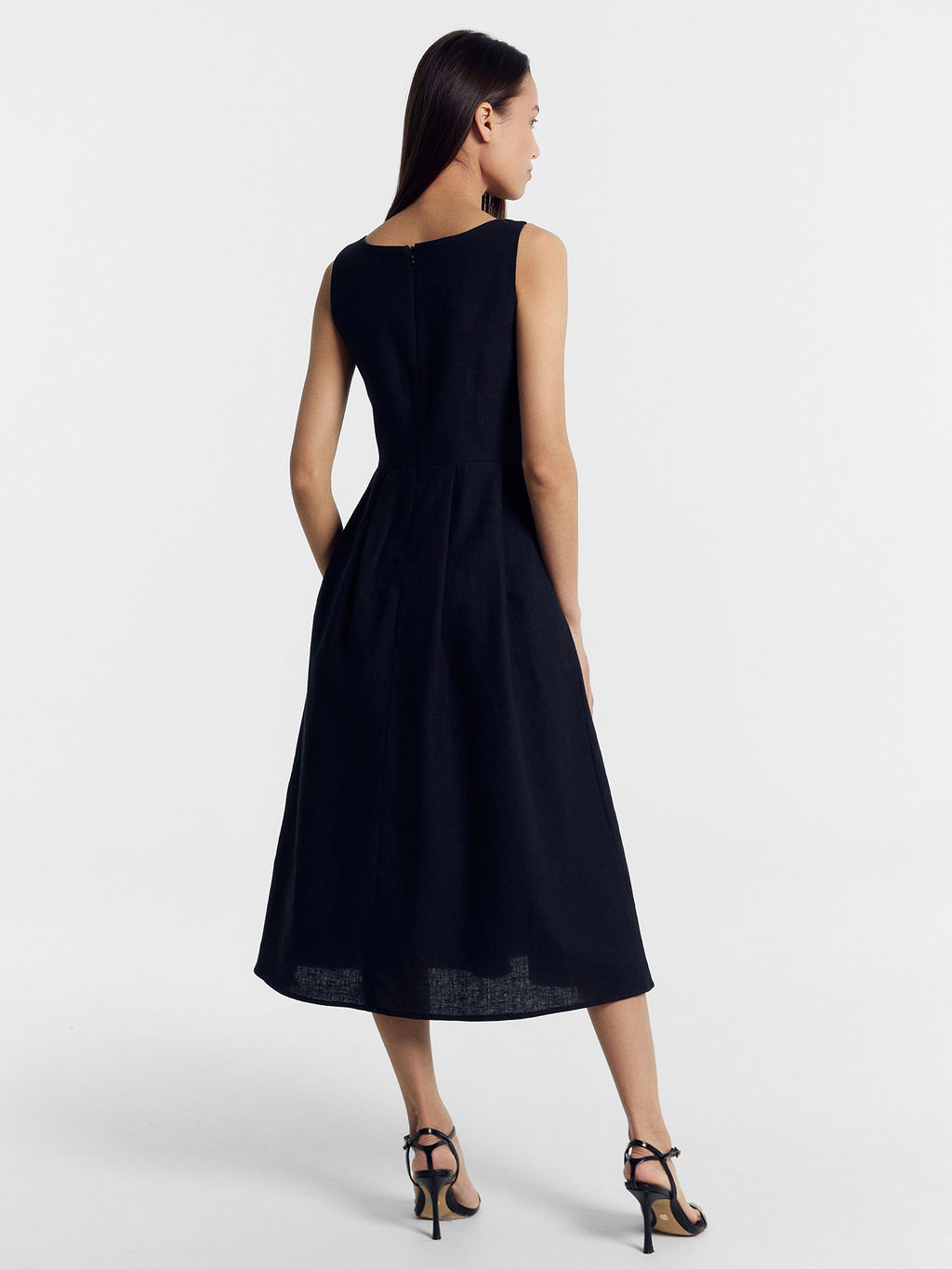 Сарафан женский из хлопка и льна в черном цвете - Mark formelle фото 3